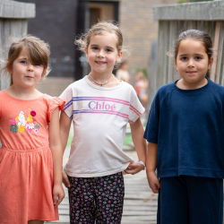 Kinderen helpen hier elkaar